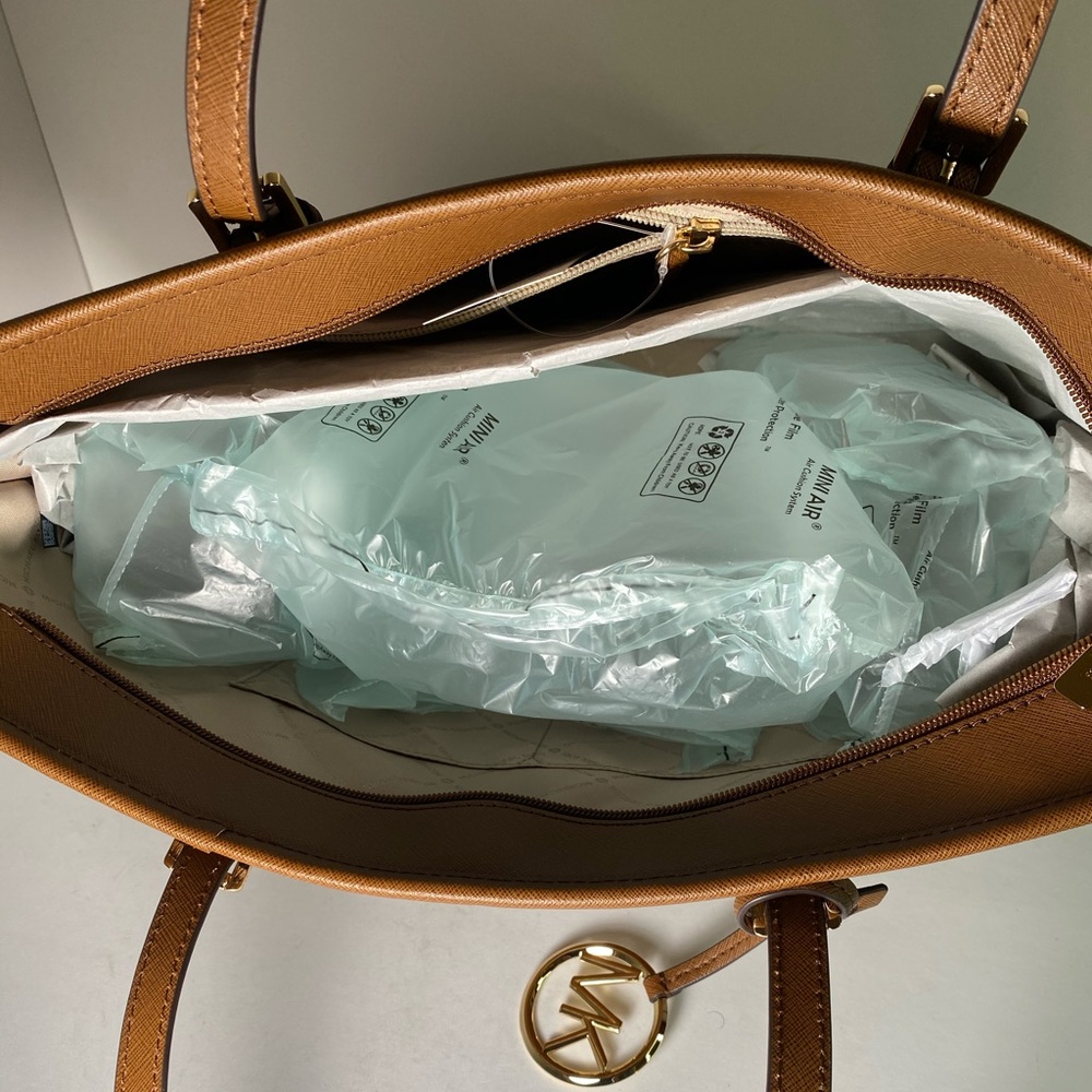 Michael Kors Jet Set TZ, Saffiano Leather Tote! - Picture 8 of 10